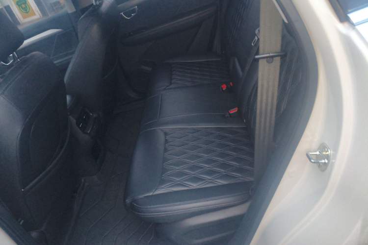 Used Wuling Asta 2022 2.0L DHT Electric-Speed Version
