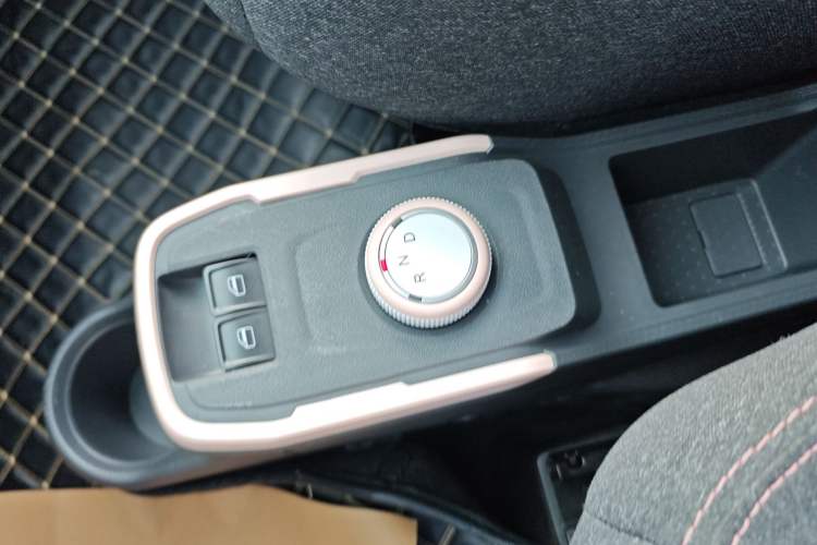 Used Chery New Energy QQ Ice Cream 2022 170km Sundae Phosphate Lithium-Ion