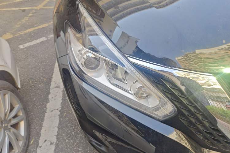 Used Nissan Murano 2019 2.5L XL Two-Wheel Drive Smart Connect Luxury Edition China VI Standard Right Front Headlight