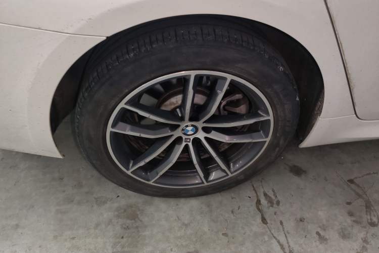 Used BMW 5 Series 2022 Second Facelift 525Li M Sport Package Right Rear Wheel Hub