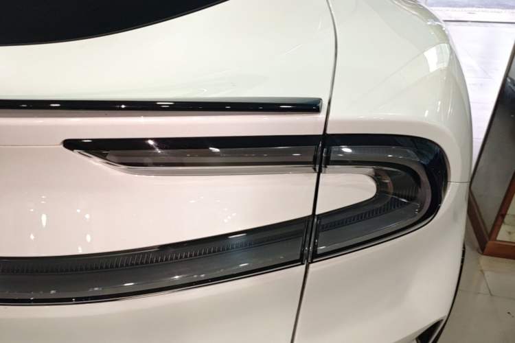 Used Xiaomi Auto YU7 2025 Ultra-Long Range High-Performance All-Wheel-Drive Max Edition
