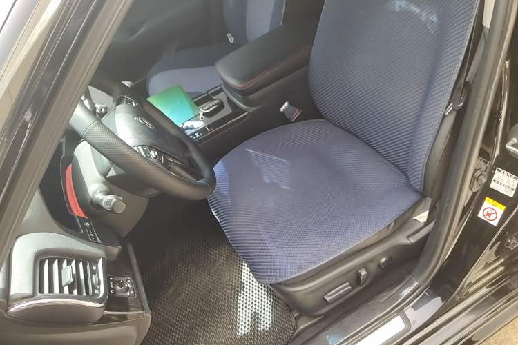 Used Toyota Crown 2015 2.5L Fashion Limited Edition
