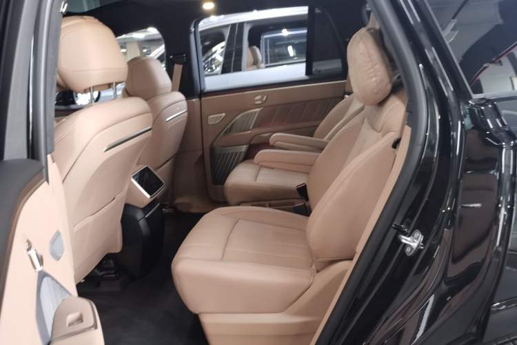 Used ONVO Luxeed L90 2025 Model—Max Six-Seater Version Left Rear Seat