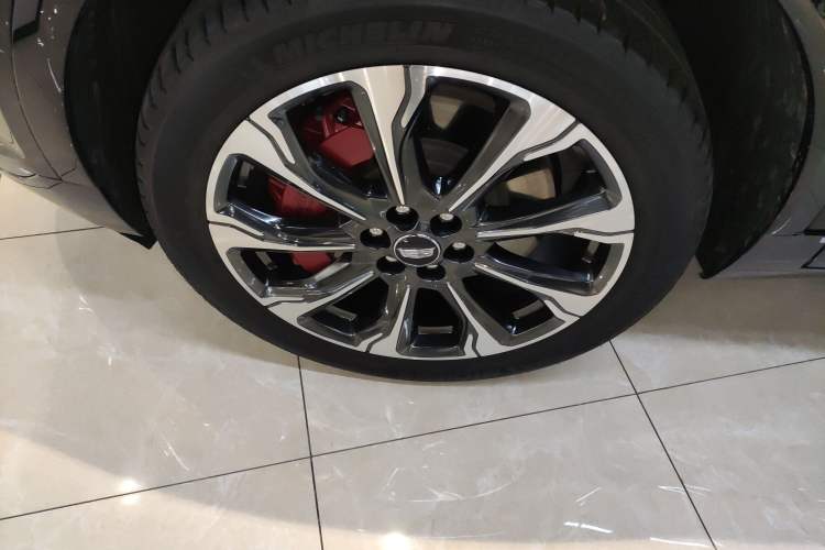 Used Cadillac XT5 2025 2.0T Platinum Edition
