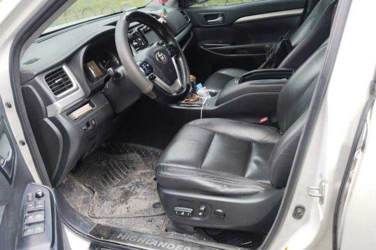 Used Toyota Highlander 2015 2.0T Four-Wheel Drive Luxury Navigation Version with 7 Seats
