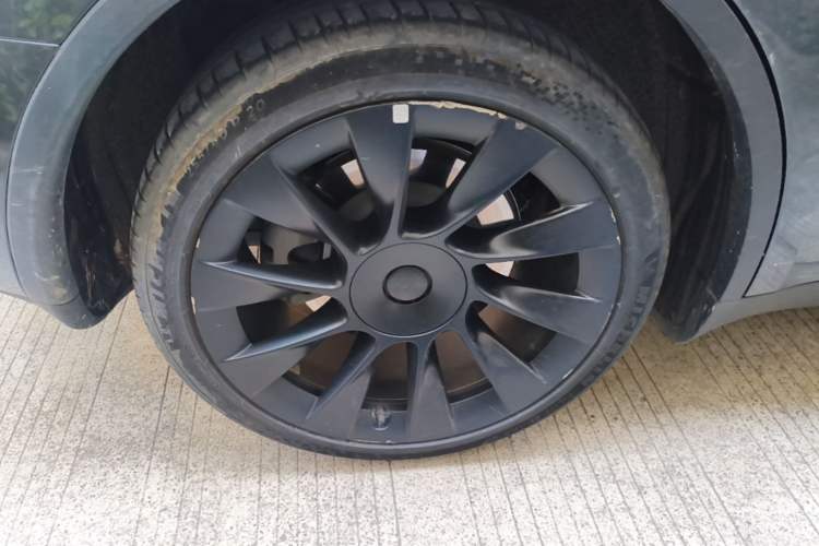 Used Tesla Model Y 2024 Long-Range All-Wheel-Drive Version
