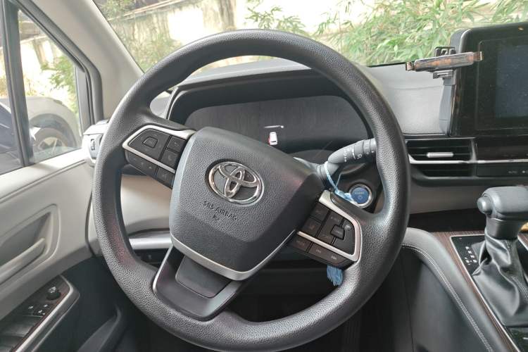 Used Toyota Granvia 2023 2.5L Hybrid Comfort Edition Steering Wheel