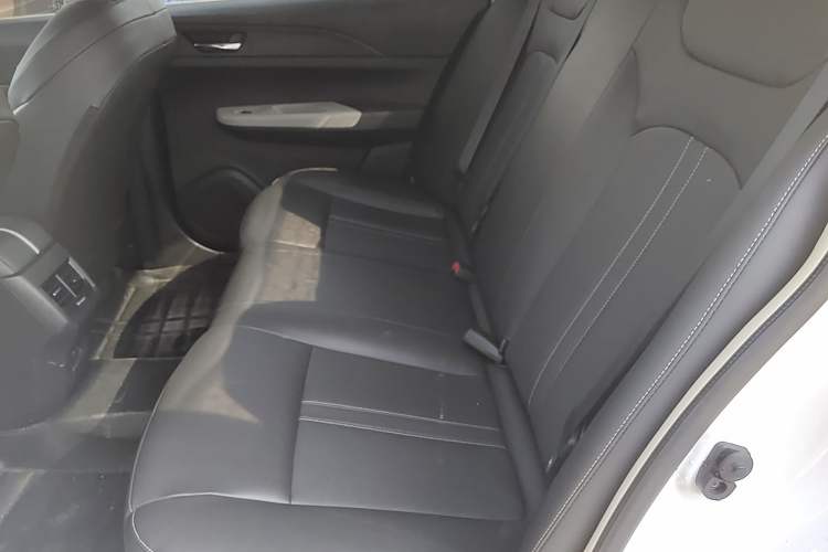 Used Dongfeng Aeolus E70 2021 Revised Version 2 360H Battery-Swap Edition Left Rear Seat