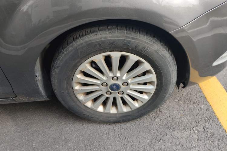 Used Ford Focus 2013 Sedan Classic 1.8L Automatic Fashion Edition
