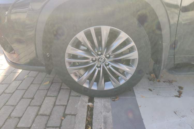 Used Toyota Highlander 2022 Dual-Engine 2.5L Four-Wheel Drive Prestige Version 7 Seats
