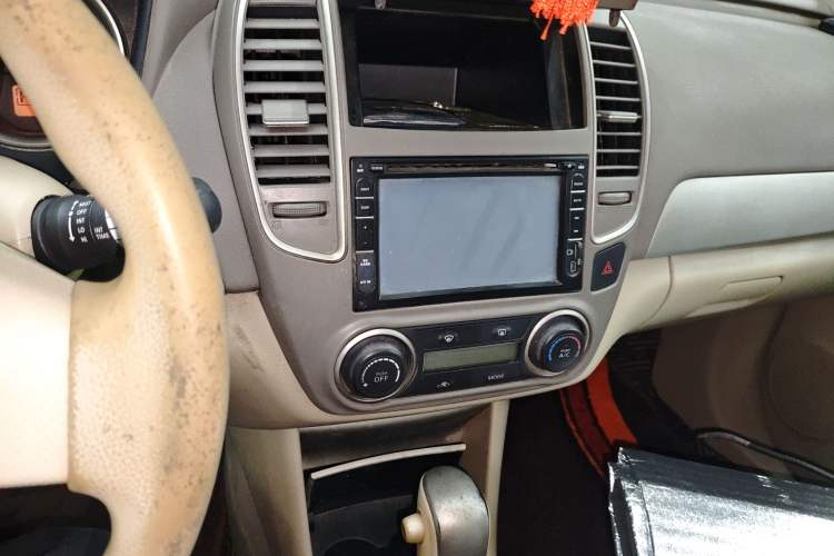 Used Nissan Sylphy 2012 Classic 1.6XE Automatic Comfort Edition Audio And AC Panel