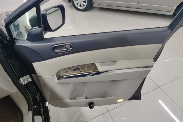 Used Mazda Mazda 8 2013 2.5L Ultimate Edition