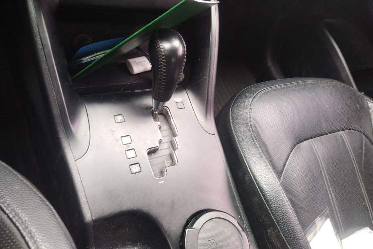 Used Hyundai ix35 2013 2.0L Automatic Two-Wheel Drive Smart GLS China IV Standard Gear Lever