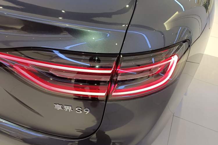 Used Hima Stelato S9 2025 Extended-Range Max+ Right Rear Taillight