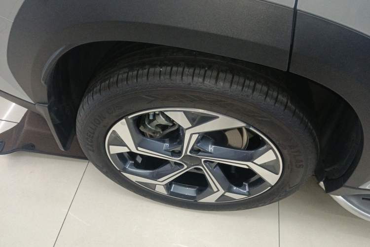 Used Geely Auto FX11 2023 1.5TD DCT Prestige Edition Right Rear Wheel Hub