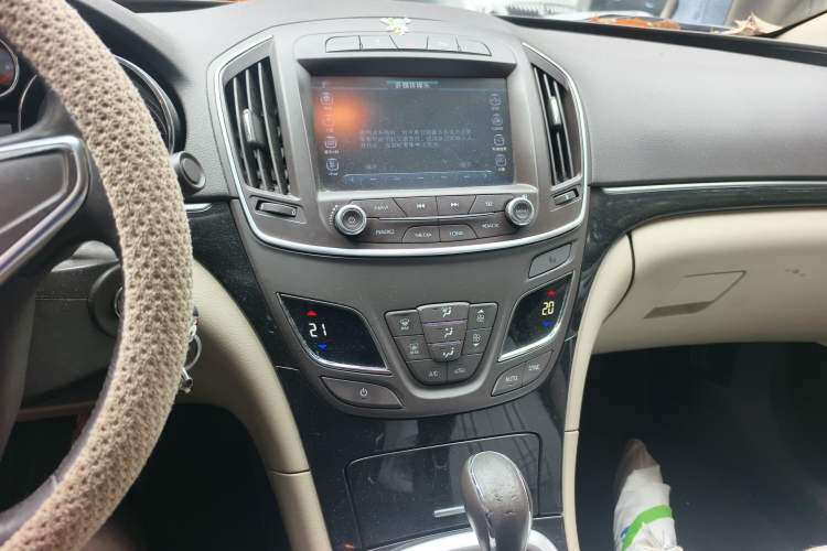 Used Buick Regal 2015 2.0L Leading Fashion Edition