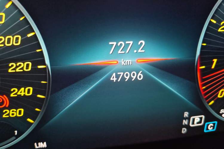 Used Mercedes-Benz GLC 2021 GLC 260 L 4MATIC Dynamic Edition Odometer Close Up