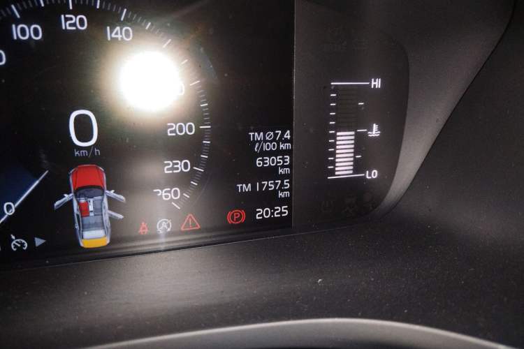 Used Volvo S60 2022 B4 Zhiyi Luxury Edition Odometer Close Up