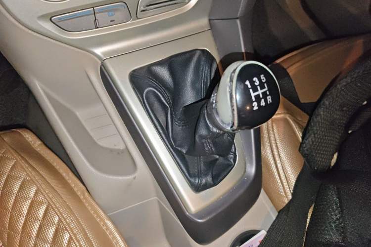 Used Ford Focus 2012 Sedan 1.6L Manual Comfort Model Gear Lever