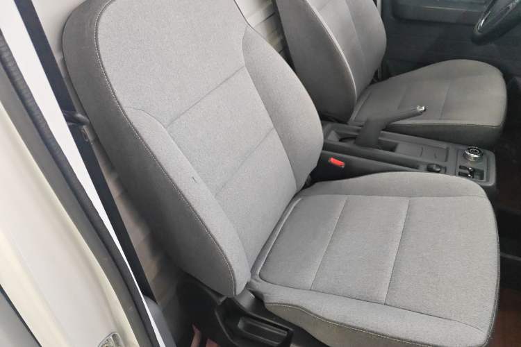 Used Wuling Yangguang 2024 300km Comfort Version with Sealed Windows 60kW Right Front Seat