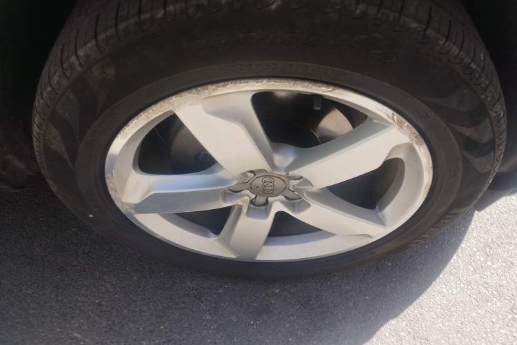 Used Audi Q5 2017 Plus 40 TFSI Ambition Model Right Front Wheel Hub