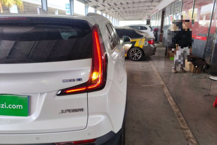 Used Cadillac XT4 2022 28T Two-Wheel-Drive Luxury Version Right Rear Taillight