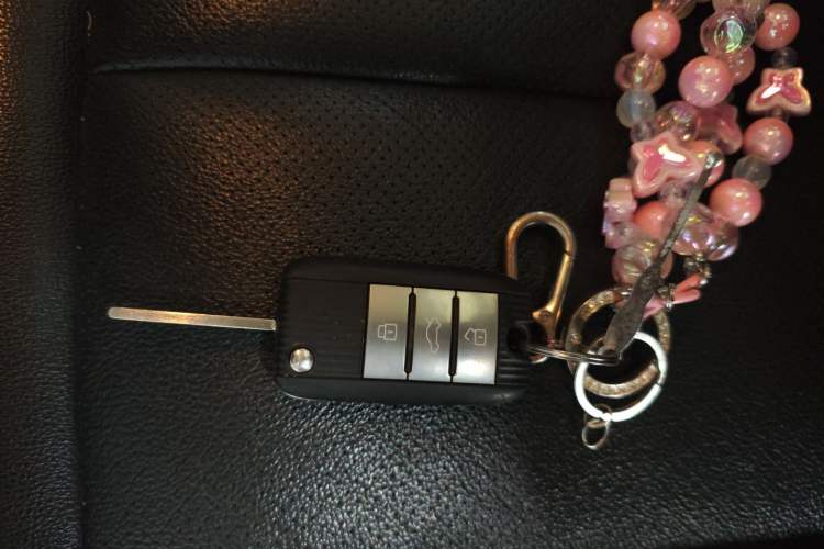 Used Roewe RX5 2016 20T Two-Wheel Drive Manual Transmission Internet Smart Edition