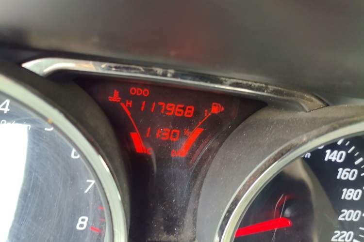 Used Nissan Livina 2015 1.6XE Manual Comfort Edition Odometer Close Up