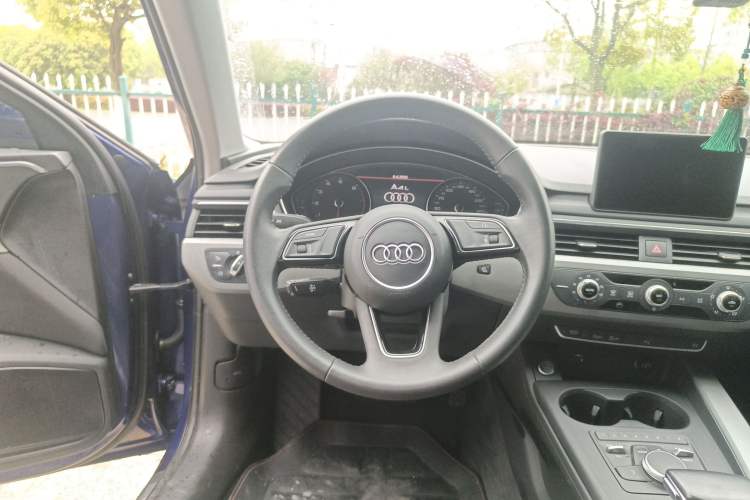 Used Audi A4L 2019 40 TFSI Ambition China VI Steering Wheel