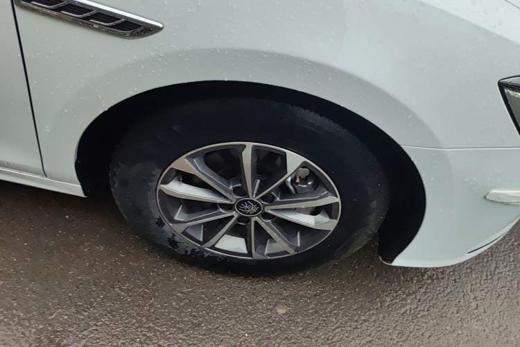 Used BYD Qin PLUS 2023 Champion Edition DM-i 55KM Leading Model Right Front Wheel Hub