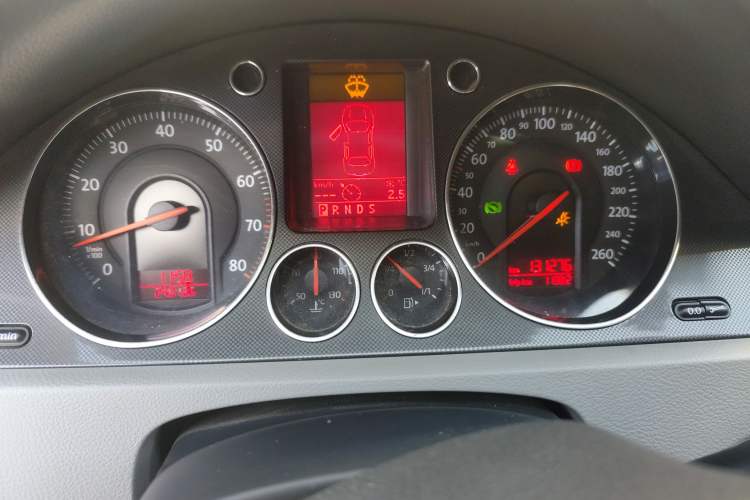 Used Volkswagen Magotan 2009 1.8 TSI DSG Comfort Edition Odometer Close Up