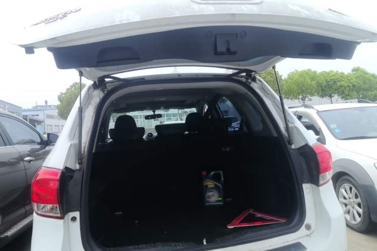 Used Haval H6 2016 Upgraded Model 1.5T Automatic Two-Wheel Drive Elite Version Trunk