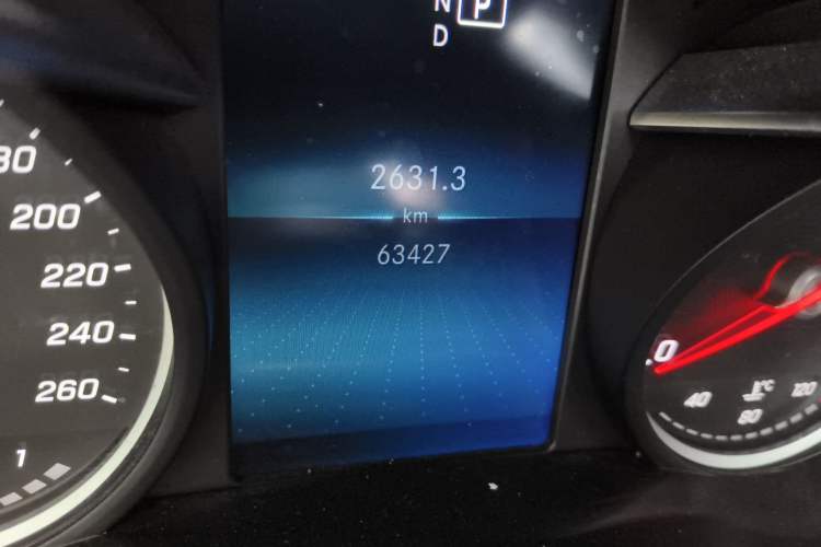 Used Mercedes-Benz GLC 2020 GLC 260 L 4MATIC Dynamic Model Odometer Close Up