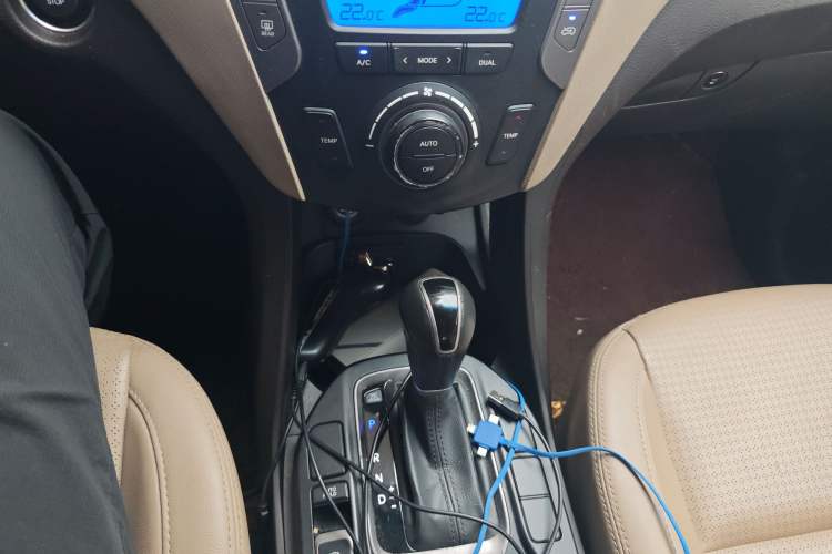 Used Hyundai Santa Fe 2013 2.4L Automatic Two-Wheel Drive Smart Version