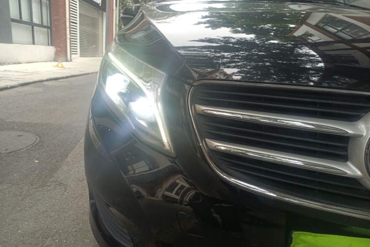 Used Mercedes-Benz V-Class 2018 V 260 L Prestige Extended Version China VI Right Front Headlight