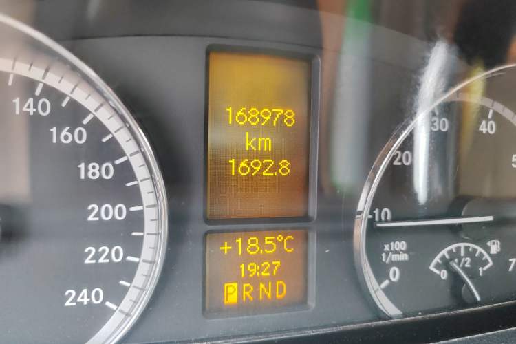 Used Mercedes-Benz Viano 2011 2.5L Navigator Edition