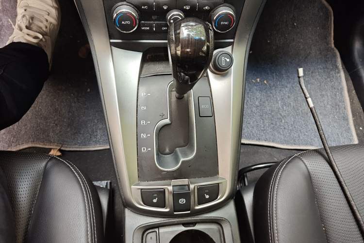 Used Chevrolet Captiva 2014 2.4L 4x4 Flagship Edition 7 Seats Gear Lever