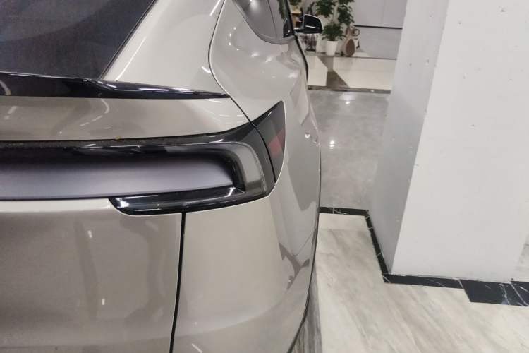 Used Tesla Model Y L 2025 Model Long-Range All-Wheel-Drive Version