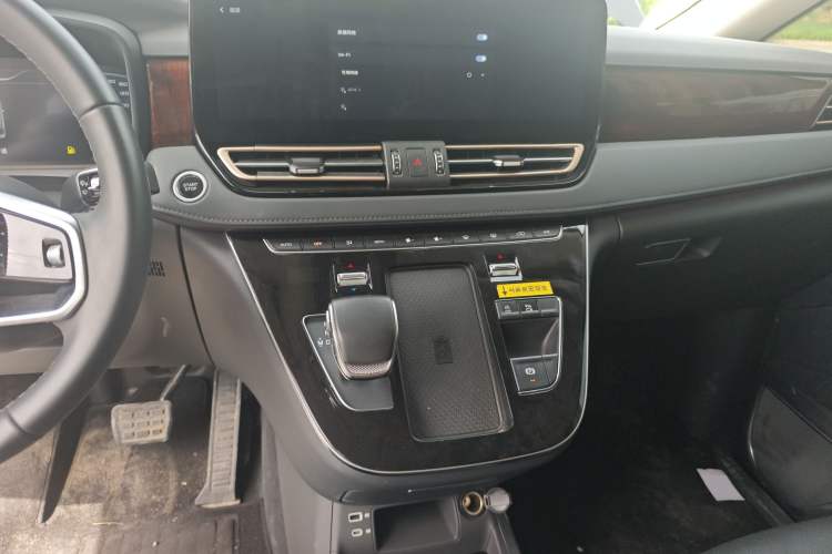Used Hongqi HQ9 2023 2.0T Smart Connect Flagship Edition