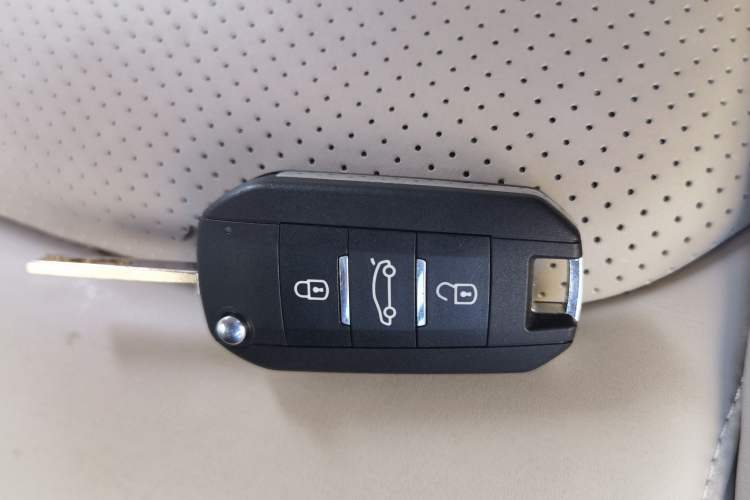 Used SAIC MAXUS G10 2016 2.0T Automatic Elite Edition
