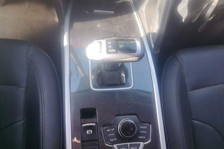 Used Haval H6 2018 Blue Label Sport Edition 1.5T Automatic Two-Wheel Drive Elite Model Gear Lever