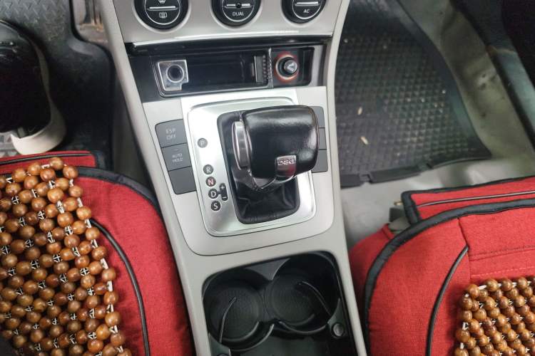 Used Volkswagen Magotan 2011 1.4 TSI Elite Edition Gear Lever