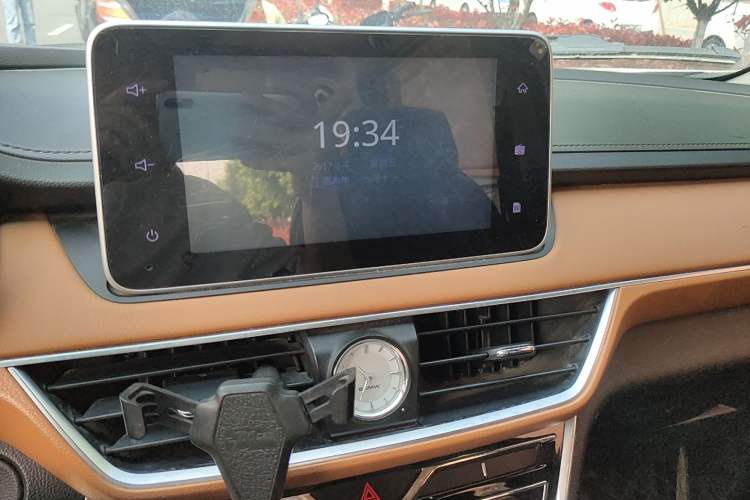 Used Wuling Hongguang S3 2018 1.5L Manual Luxury Model China V Standard Audio And AC Panel