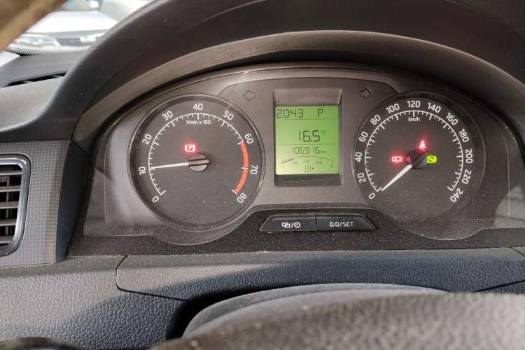 Used Skoda Rapid 2016 1.6L Automatic Front-Wheel Drive Model