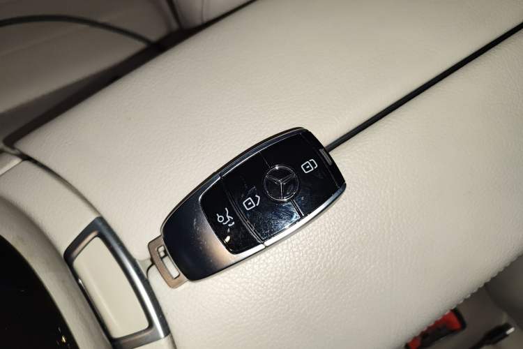 Used Mercedes-Benz E-Class 2016 E 200 L
