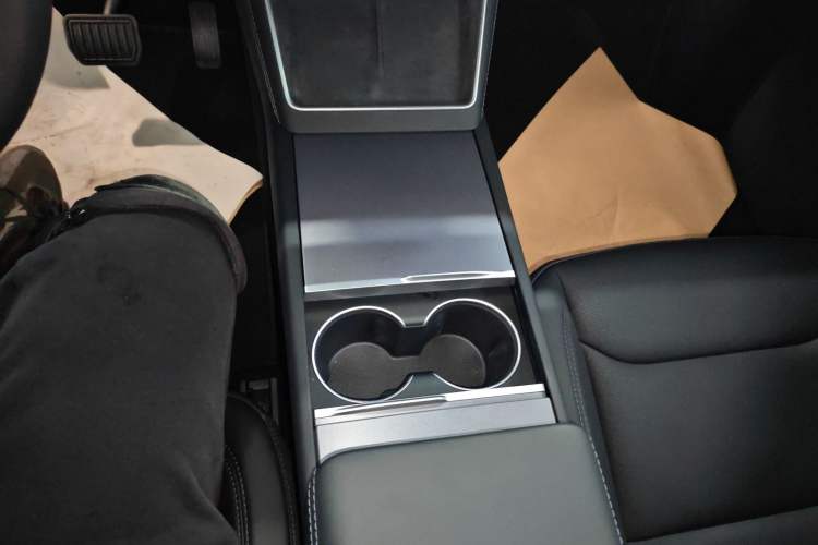 Used Tesla Model Y 2025 Rear-Wheel-Drive Version