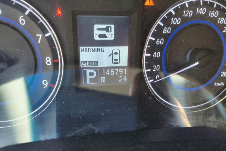 Used Infiniti G Series 2013 G25 Sedan Luxury Sport Edition Odometer Close Up