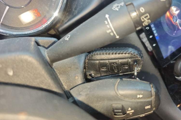 Used Peugeot 3008 2015 2.0L Automatic Classic Edition