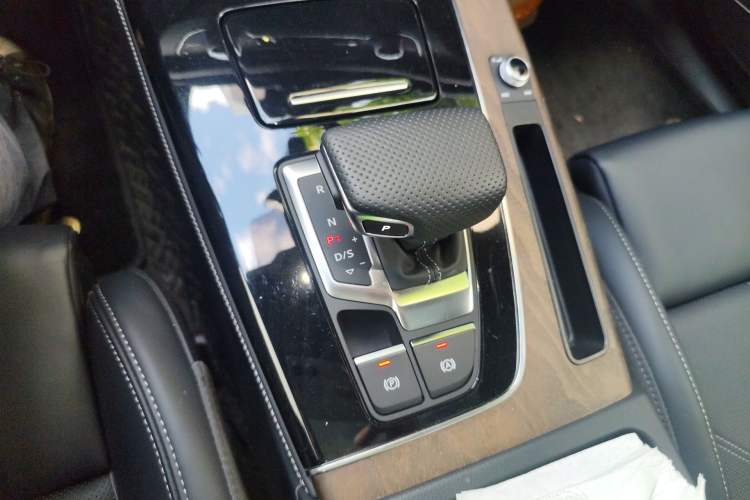 Used Audi Q5L 2025 quattro 45th Anniversary Edition 45 TFSI Luxury Dynamic Model
