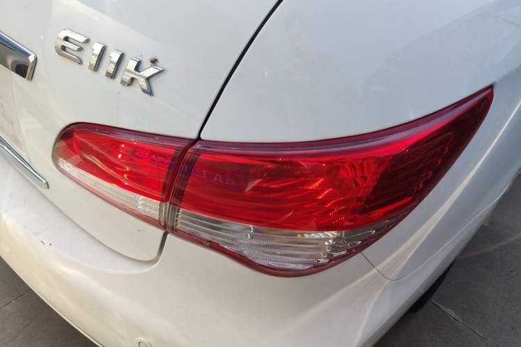 Used Dongfeng Junfeng E11K 2019 Standard Model
